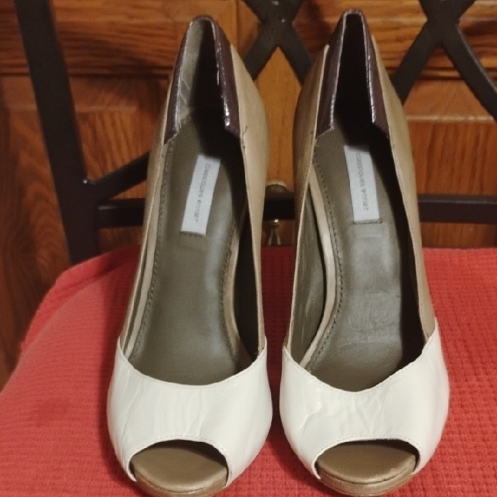 ✨ Classiques Entier Three-Tone Open Toe Heels – Size 7M ✨